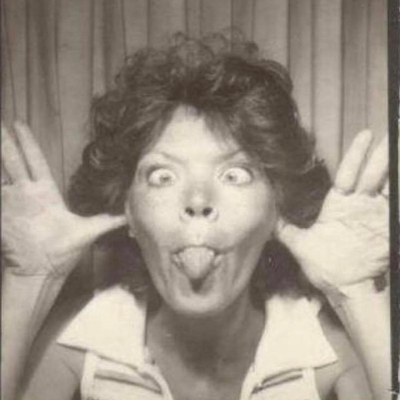 Meet your Posher, Laurie (page named in memory of my Mama). ππ»β₯οΈππ» - Picture 2 of 2